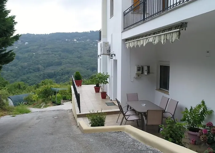 D & K * Makrirrákhi